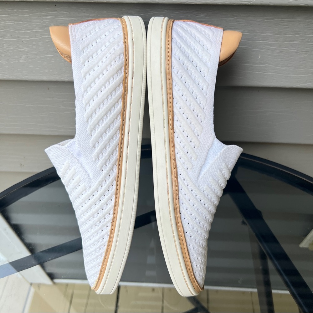 UGG White and Tan Flats - Picture 8 of 16